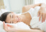 Une femme en pleine relaxation